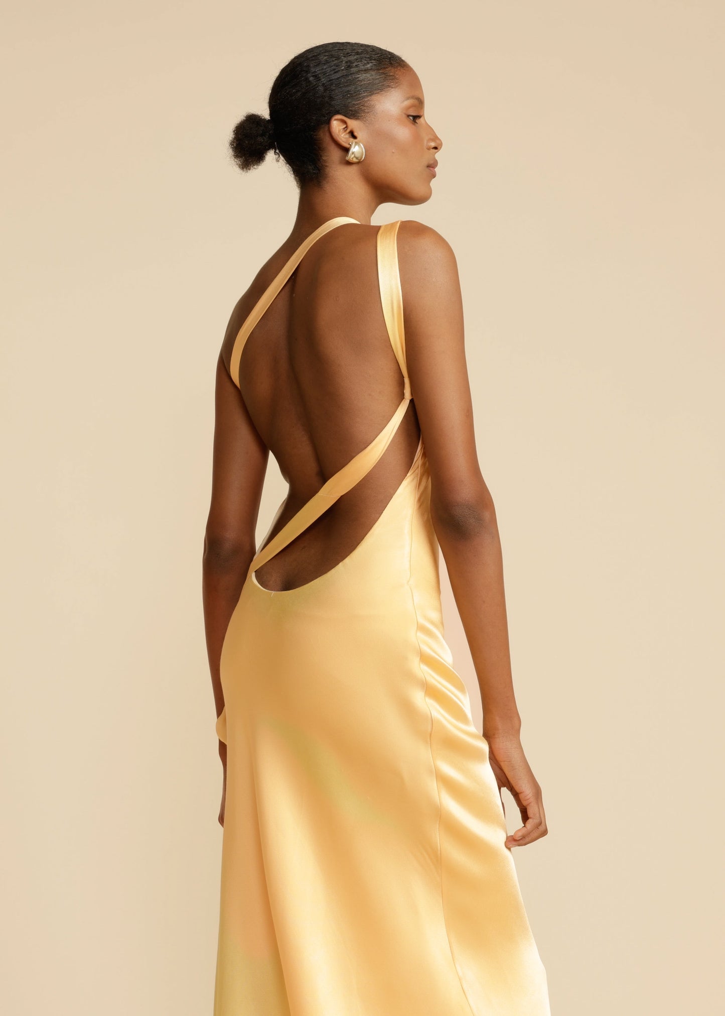 Cavell™ – Gouden Elegantie Jurk