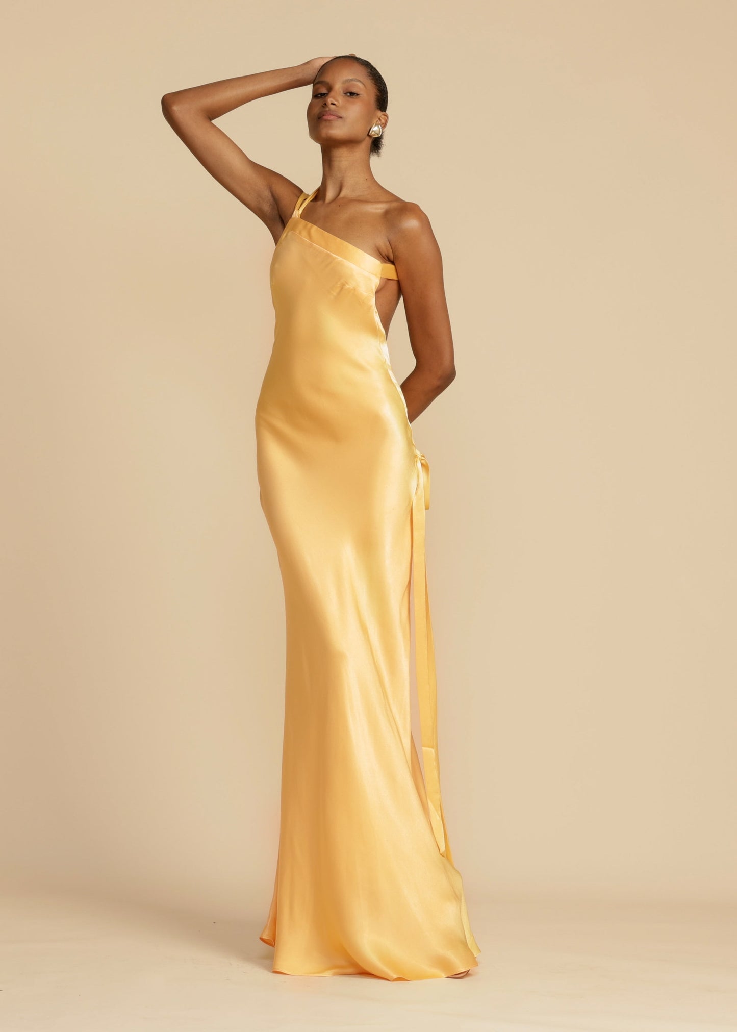 Cavell™ – Gouden Elegantie Jurk