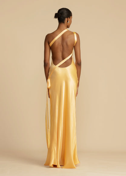 Cavell™ – Gouden Elegantie Jurk