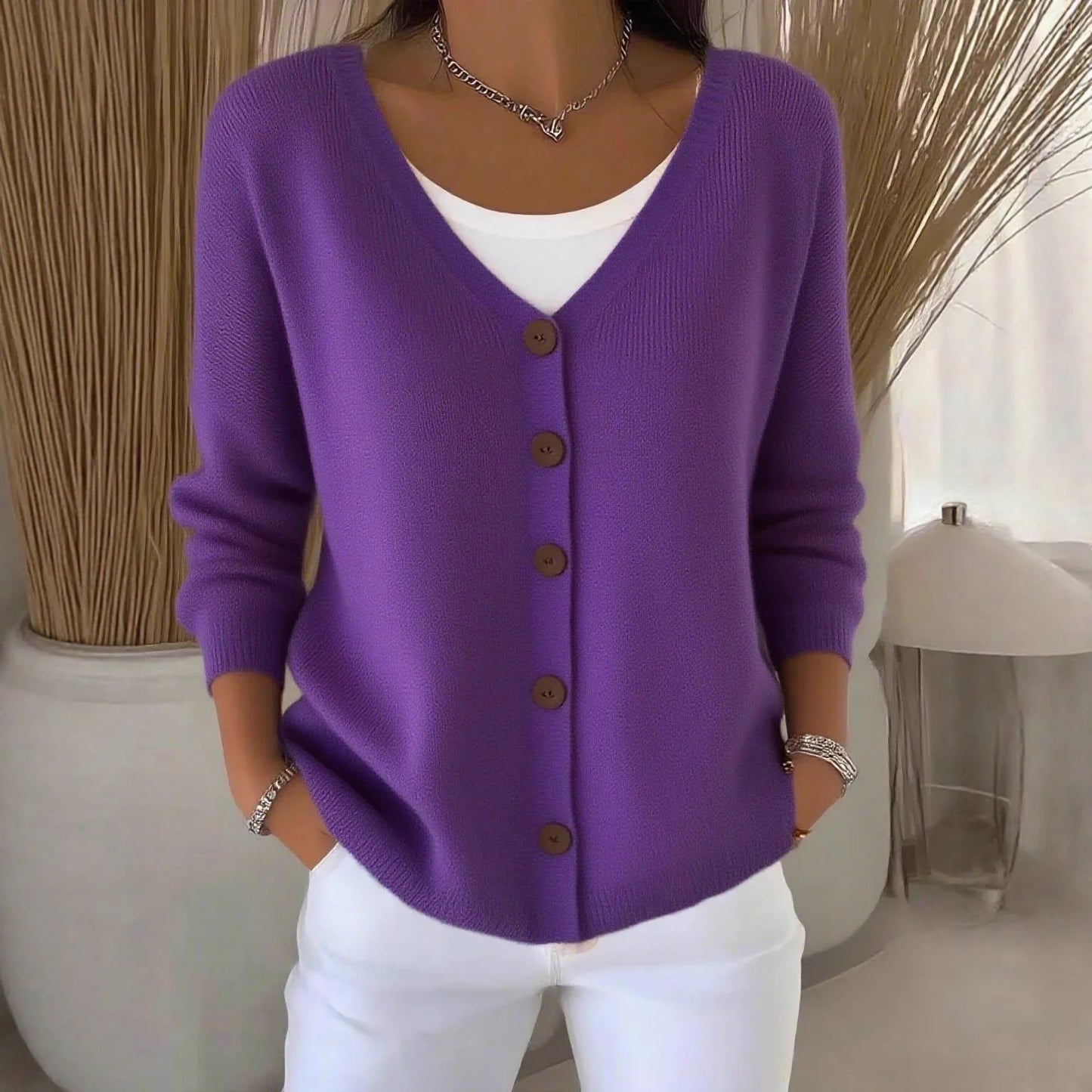 Cavell™ – Comfortabel Vest met Elegante Knopen & V-hals